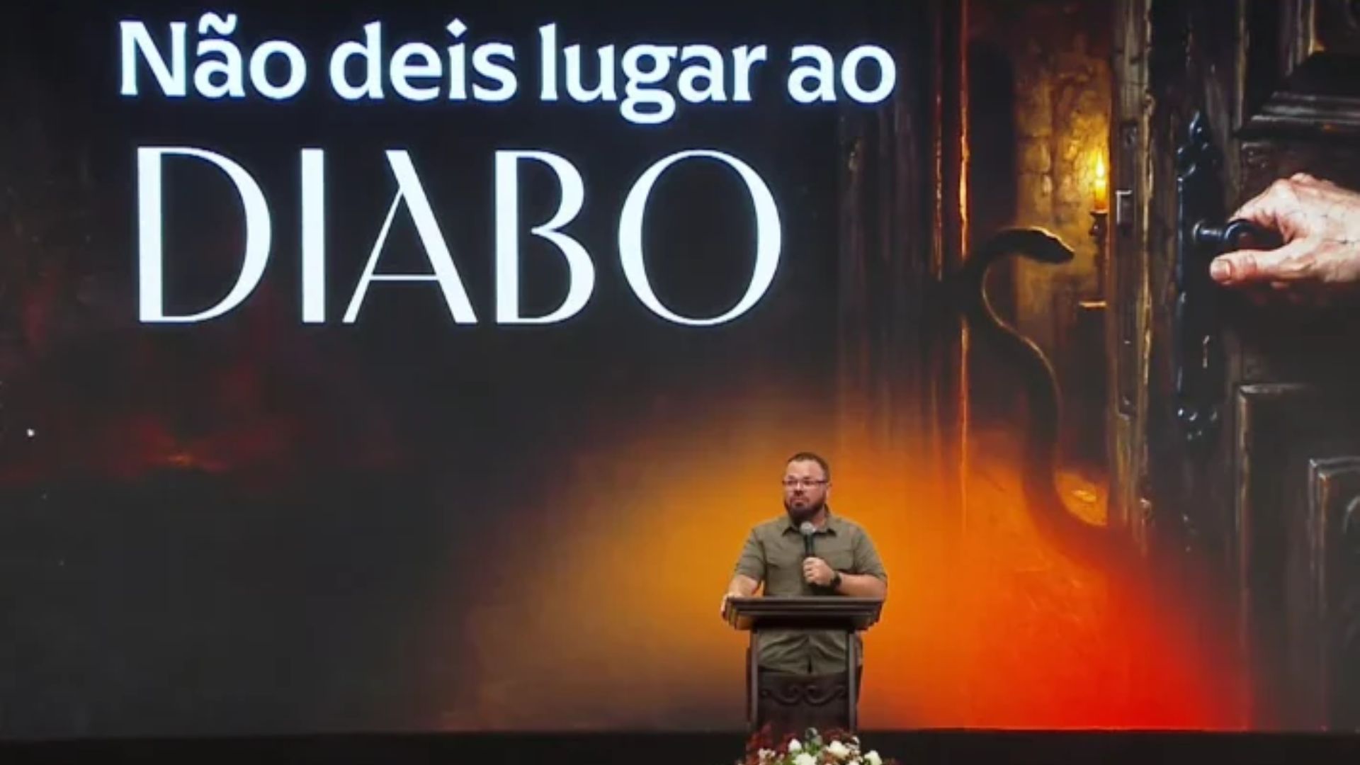 Danilo Gesualdo prega no Acampamento Cura e Libertação na Canção Nova em Cachoeira Paulista/SP