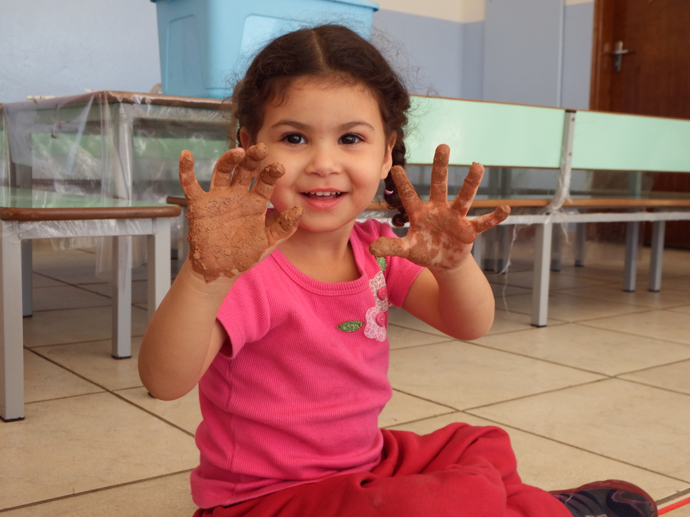 É importante que a criança tenha liberdade de se sujar, pois as brincadeiras que sujam são muito saudáveis (Foto: Maria Rita/instituto.cancaonova.com)