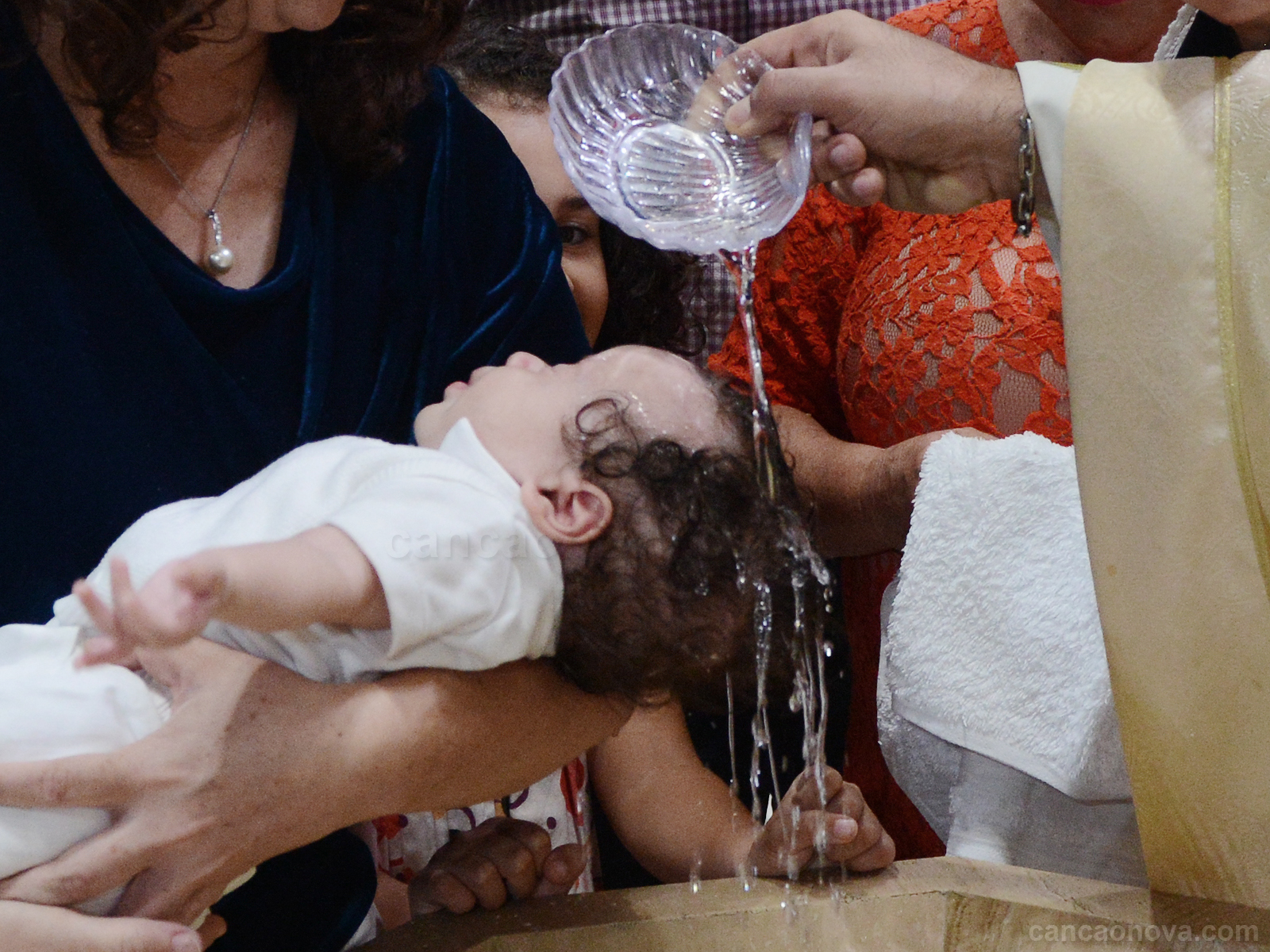  BATISMOS: Batismo com água, com o Espírito Santo e com