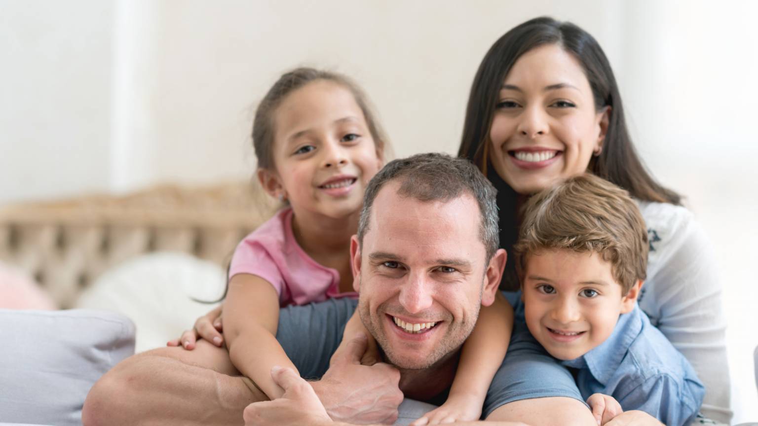 formacao_a-familia-nos-mostra-que-a-maior-riqueza-e-o-amor-construido--1536x864.jpg