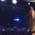 -Maria,-como-Mãe,-consola-cada-um-de-seus-filhos-diante-das-aflições