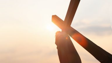 O papel da cruz na caminhada para a conversão cristã