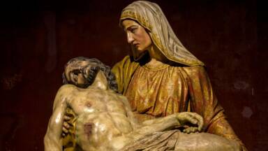 O colo da Virgem Maria é o aconchego de que todo filho precisa