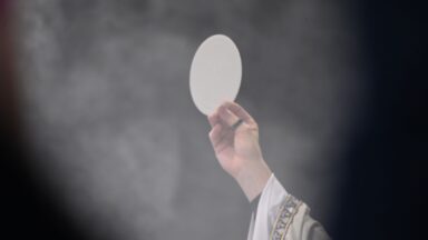 A Eucaristia é o pão da vida que sustenta a fé da Igreja