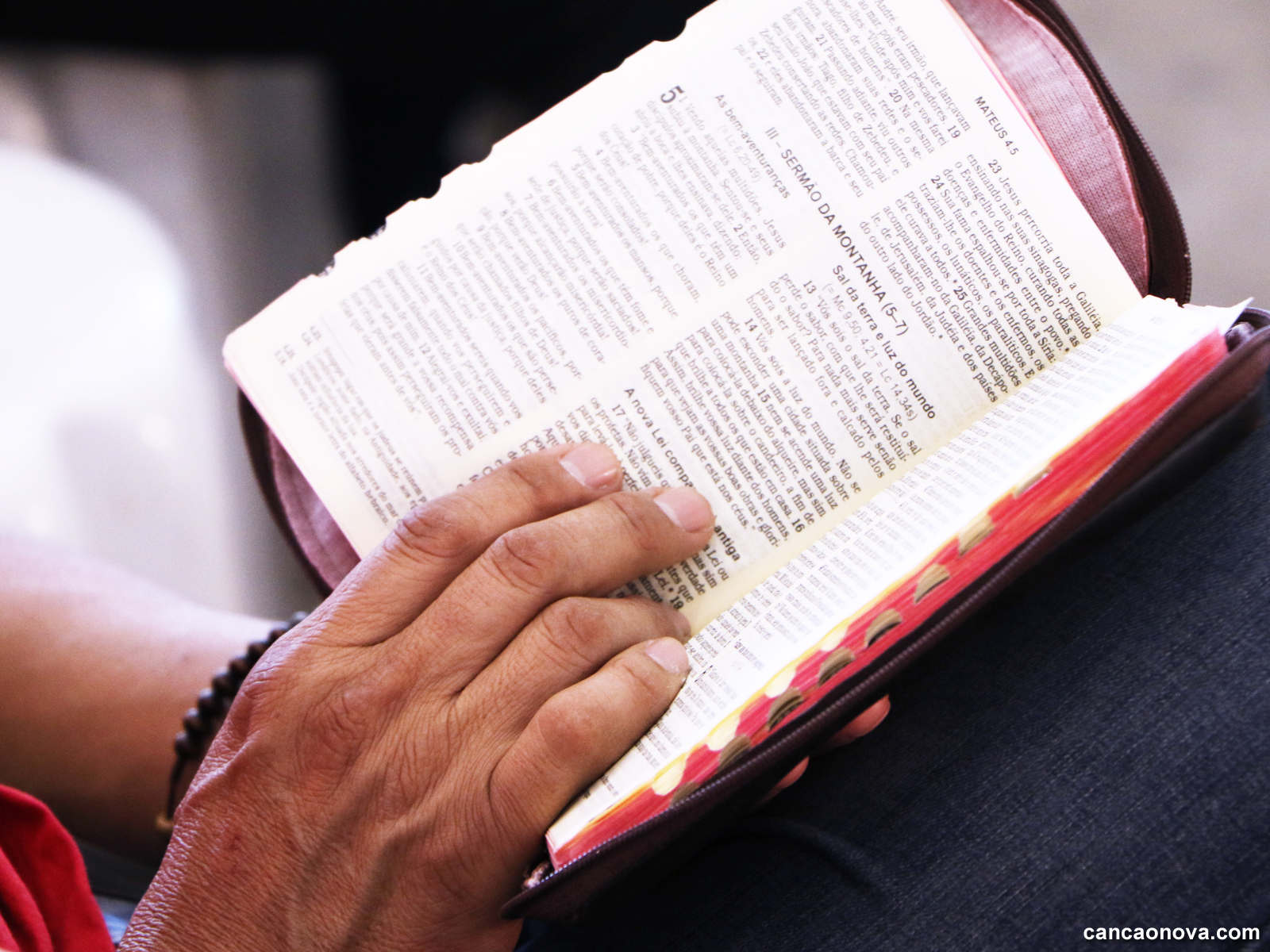 A Bíblia é a fonte de sabedoria e orientação de Deus