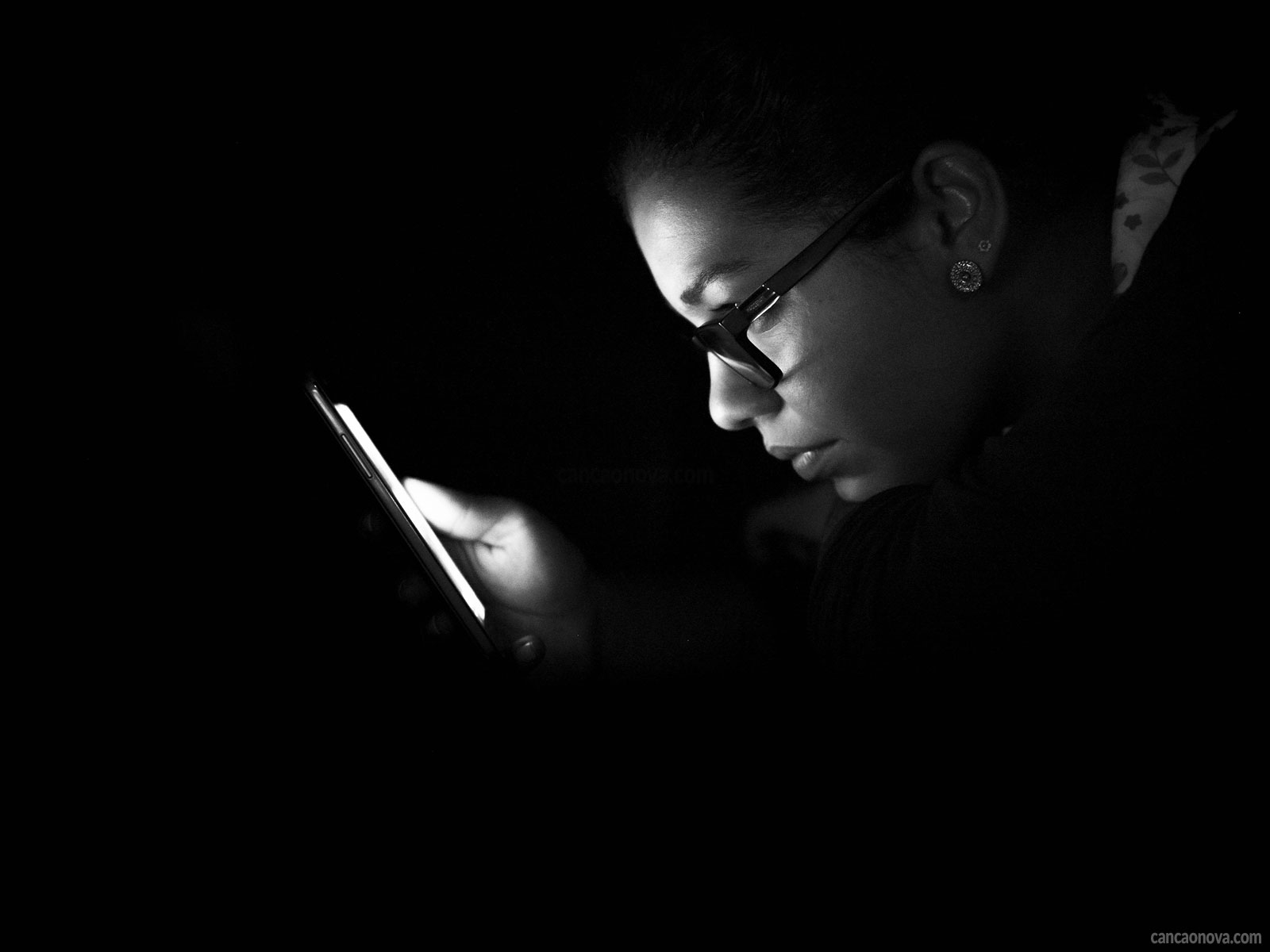 -Os-riscos-do-uso-da-tecnologia-por-crianças-e-adolescentes