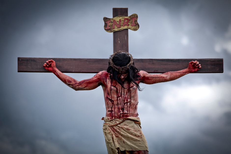 XII Estação – Jesus morre na cruz