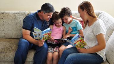 Como os pais podem auxiliar na alfabetização dos filhos