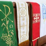 Por quê usamos diferentes cores na liturgia