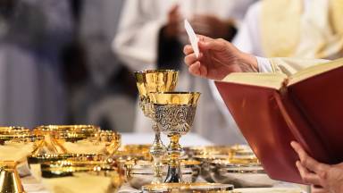 Qual é a diferença da Missa diária para a Missa dominical?