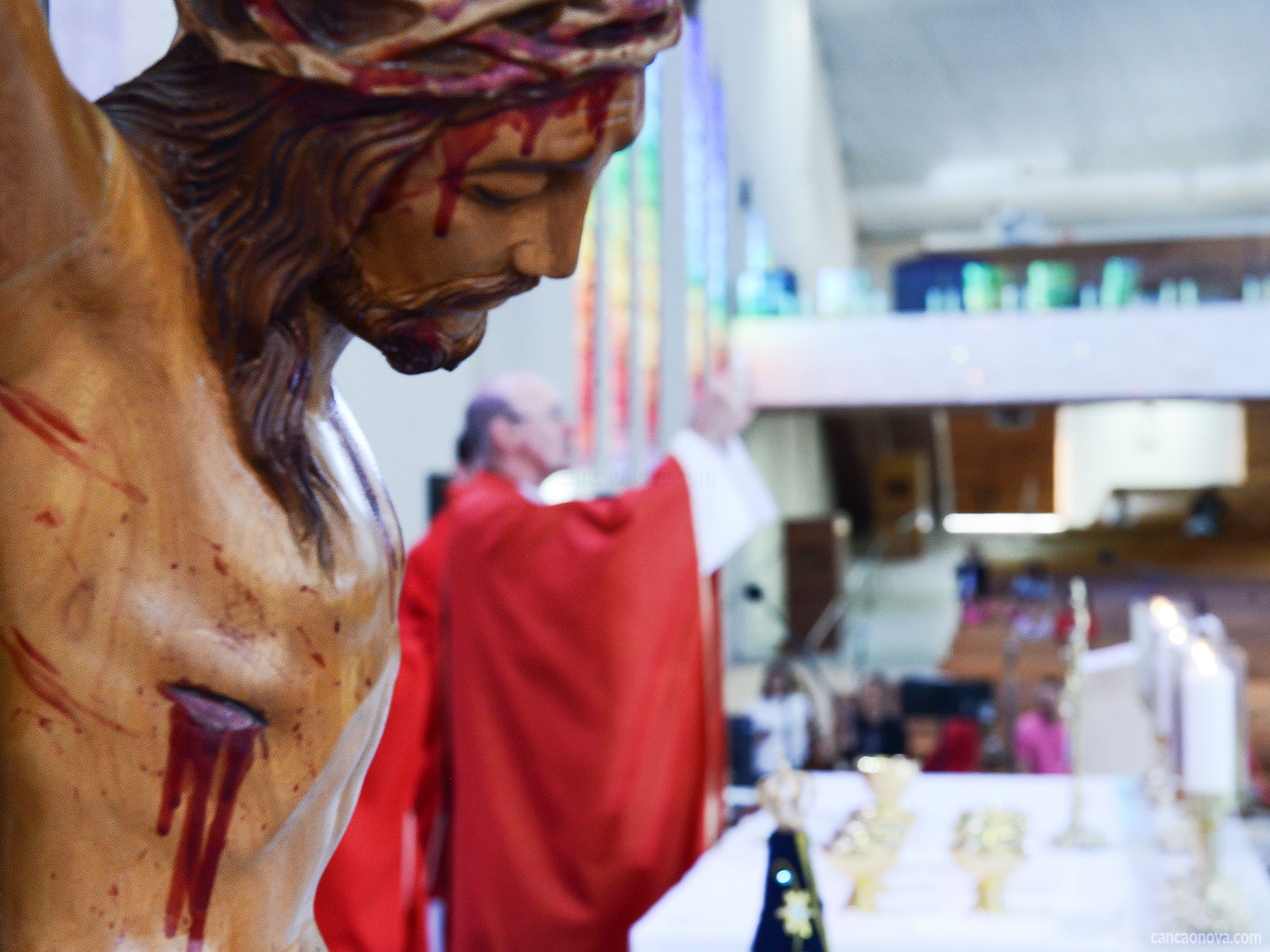 Qual-é-a-diferença-da-Missa-diária-para-a-Missa-dominical