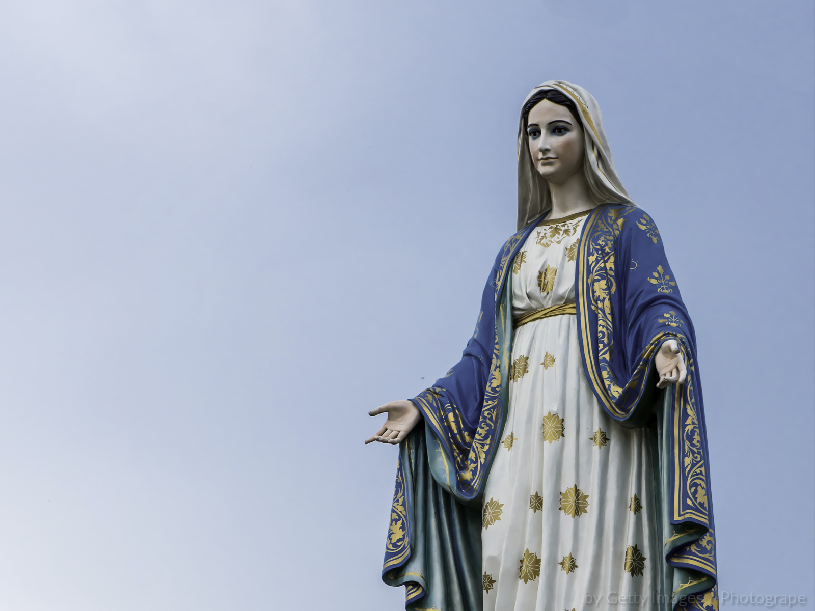 A presença da Virgem Maria na vida de cada um de nós