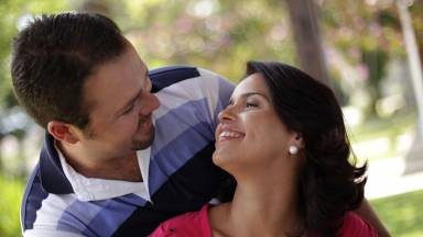 Reflita sobre as atitudes do casal na vivência conjugal