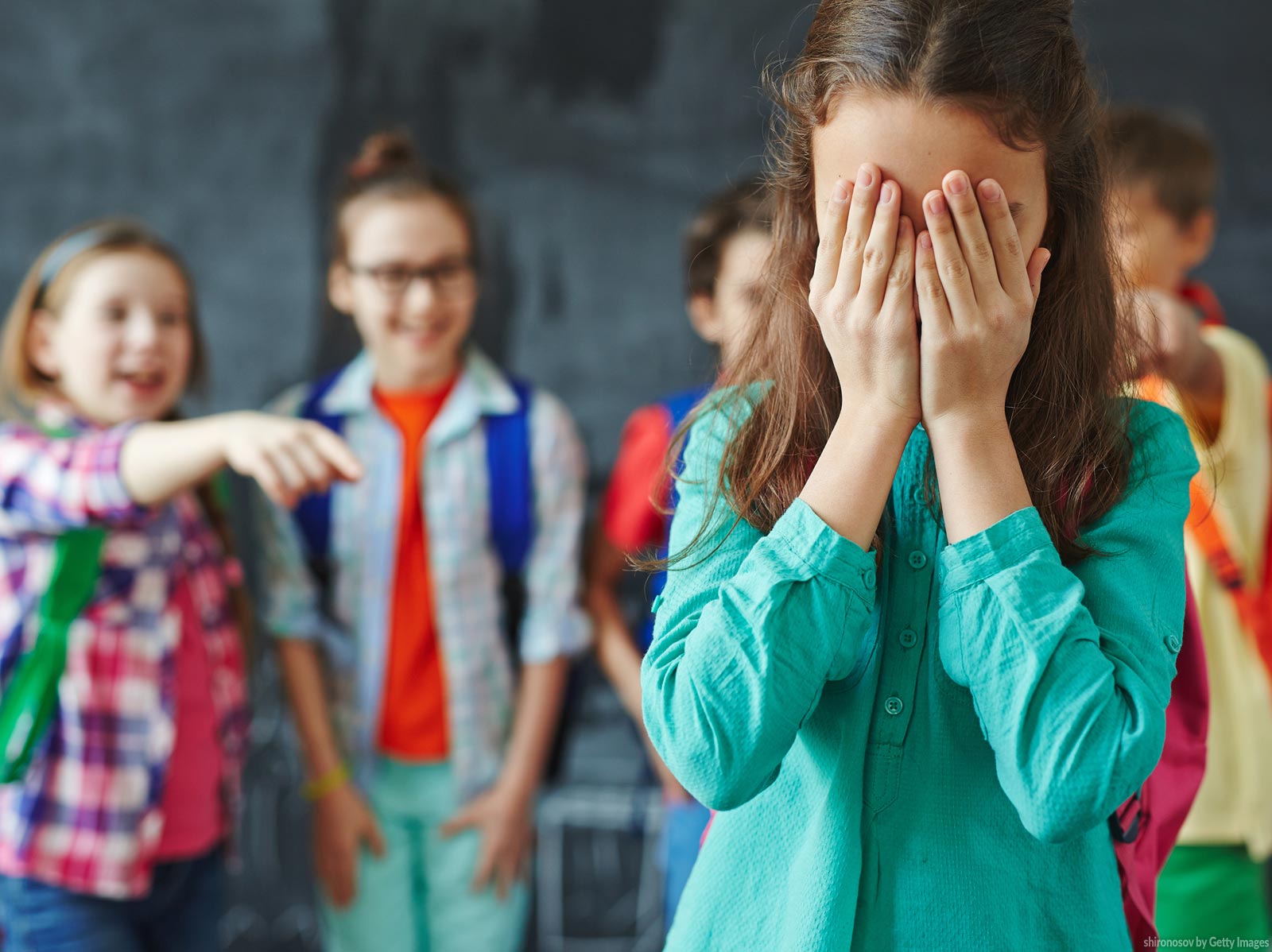 Minha filha sofreu bullying. Como reagi?