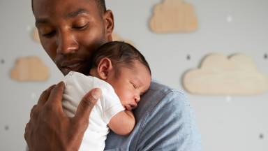 Qual é o papel do pai no primeiro mês do bebê?