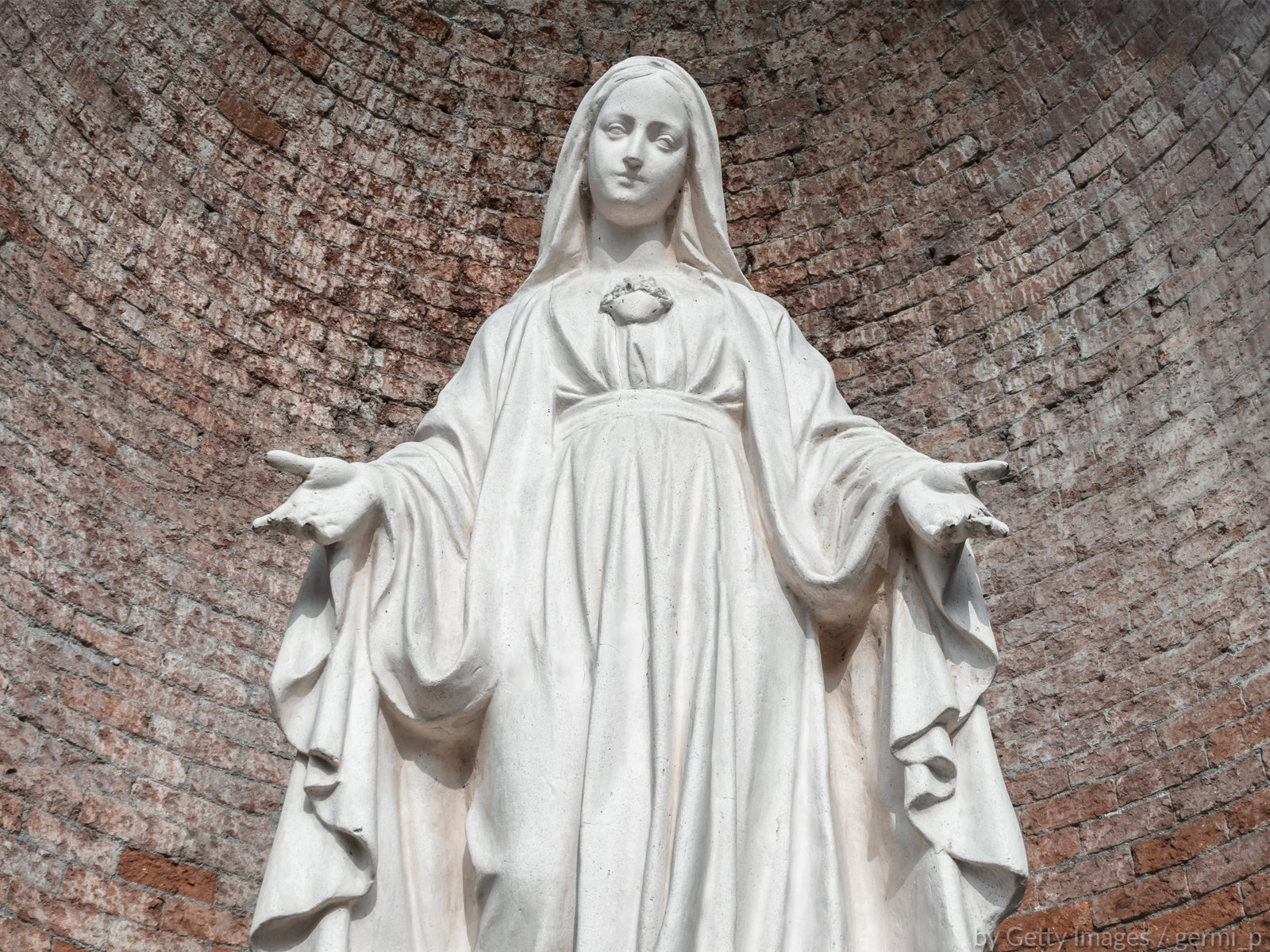 Maio, mês da Virgem Maria, a Mãe de todos