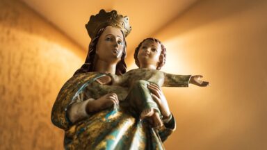 Aprenda com a virtude da fé viva de Nossa Senhora