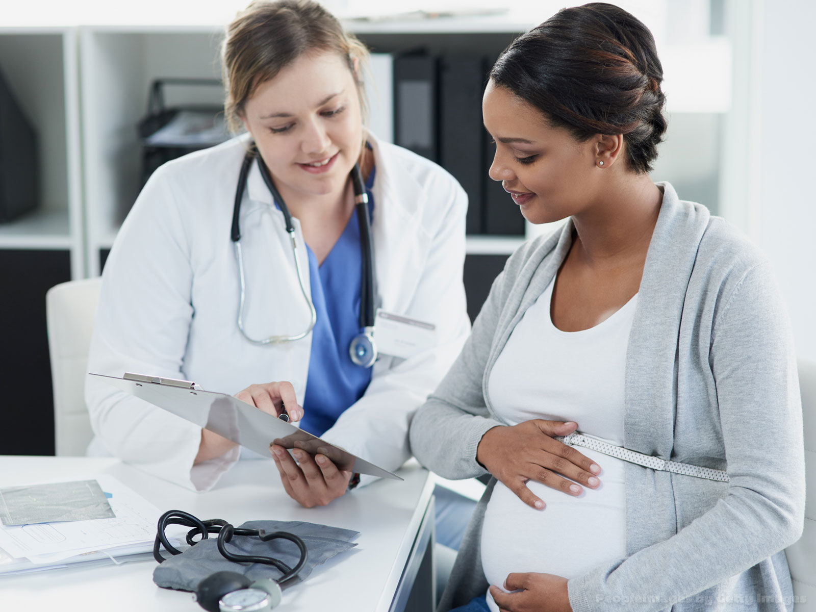 Qual é a importância do pré-natal para a saúde da gestante e do bebê?