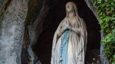 Qual é a relação entre o dia do enfermo e Nossa Senhora de Lourdes?