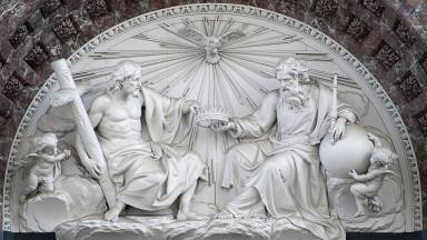 Santíssima Trindade: Filho e Espírito Santo são um único Deus