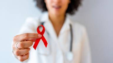 Campanha Dezembro Vermelho: a luta contra a AIDS no Brasil