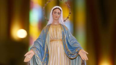 Por que Nossa Senhora é a bem-aventurada e Mãe da Igreja?