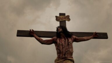 O mundo continua atualizando a Paixão de Jesus Cristo