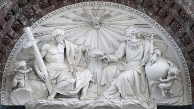 Santíssima Trindade: Pai, Filho e Espírito Santo são um único Deus
