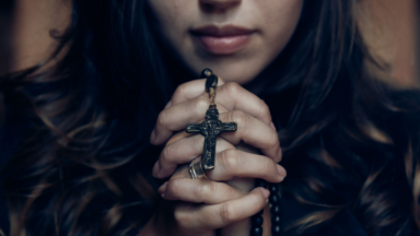 Rosário: a arma espiritual no combate às dificuldades e aos pecados
