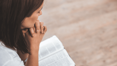 A oração ordena a vida da mulher