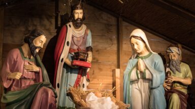 Como montar e rezar o presépio em família