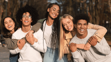 Amizades que edificam a fé: o dom de caminhar juntos