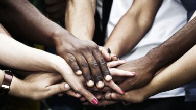 Realmar a economia: estabelecer uma nova ordem social