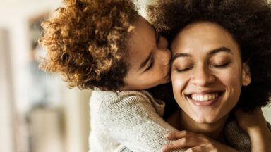 Mãe e companheira: a essência e a vocação original da mulher