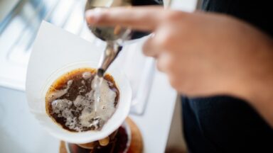 Café: Os benefícios e cuidados de uma das bebidas mais amadas do mundo