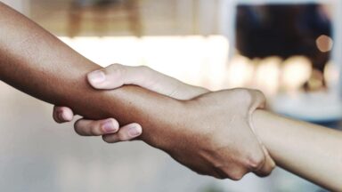 Misericórdia, a porta para a fraternidade