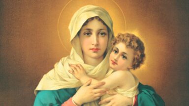 Maria, a Rainha que une o céu e a terra