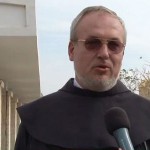 Cristãos vão ao Rio Jordão para renovar as promessas batismais