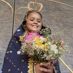 Clipe Maria leva-nos a Jesus