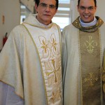 Padres Adriano Zandoná e Reginaldo Manzotti participam do Acampamento Curados para Amar