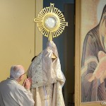 Jesus está presente por inteiro na Eucaristia