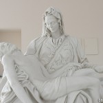 Nossa Senhora da Piedade vem nos banhar no Sangue de Jesus