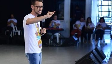 Em tempos de redes sociais, como manter uma amizade real?