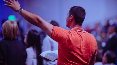 As ovelhas de Jesus escutam a Sua voz e o seguem