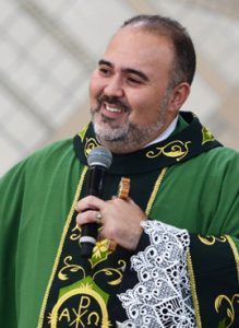 Padre Bruno Costa profere Homilia no no Santuário Pai das Misericórdias 