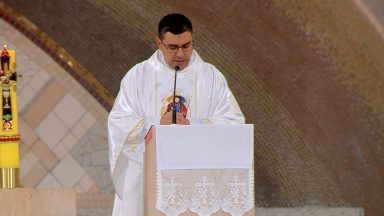 Somos chamados a fidelidade a Jesus e a sua igreja - Padre Leandro Couto (28/05/2020)