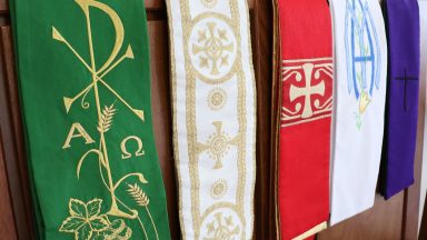 Por que usamos diferentes cores na liturgia?