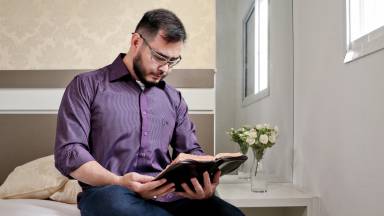 Colha os frutos de meditar a Bíblia diariamente