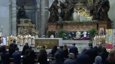 Tornemo-nos misericordiosos, pede Papa Francisco no Domingo da Misericórdia