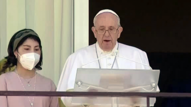 Papa no Angelus: saúde para todos é um serviço essencial